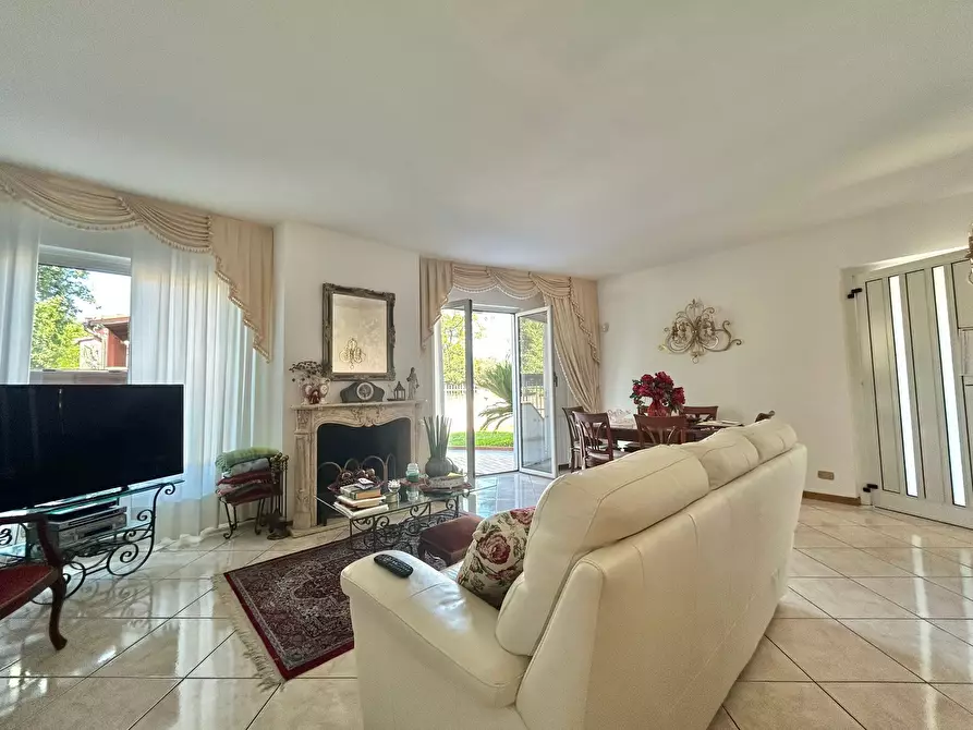 Immagine 30 di Porzione di casa in vendita  a Fosdinovo