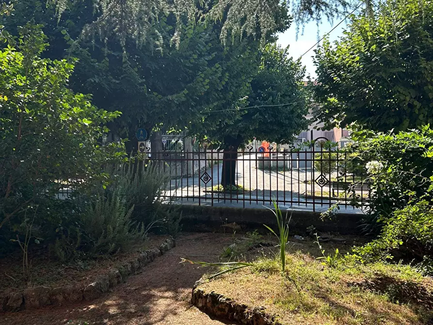 Immagine 11 di Pentalocale in vendita  a Sarzana