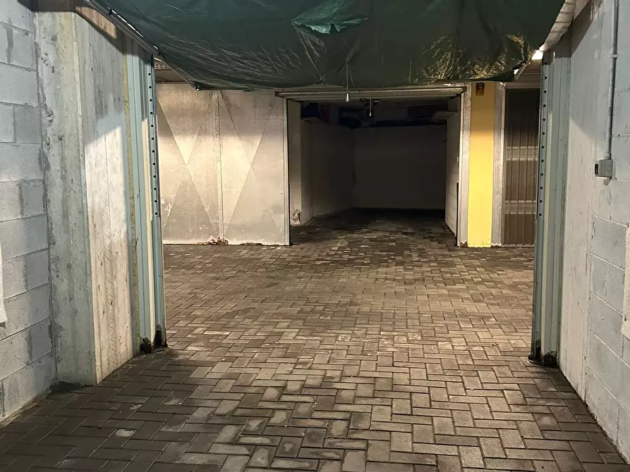 Immagine 4 di Garage in vendita  a Sarzana