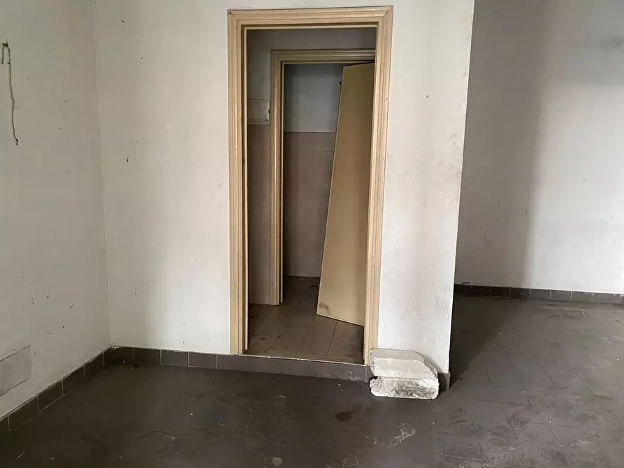 Immagine 8 di Locale commerciale in vendita  a Sarzana