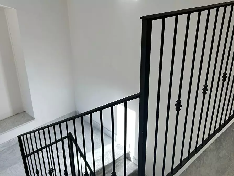 Immagine 11 di Loft/Open space in vendita  a Sarzana