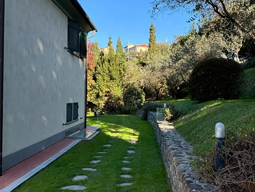 Immagine 15 di Villa in vendita  a Sarzana
