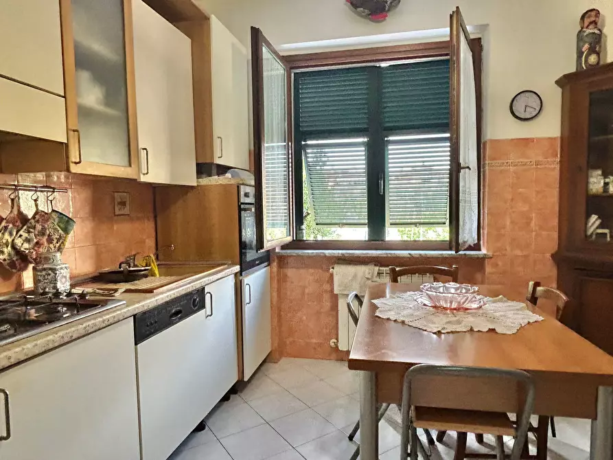 Immagine 11 di Porzione di casa in vendita  a Sarzana