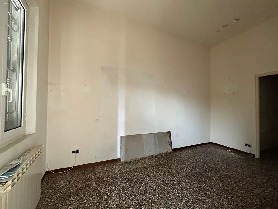 Immagine 11 di Porzione di casa in vendita  a Sarzana