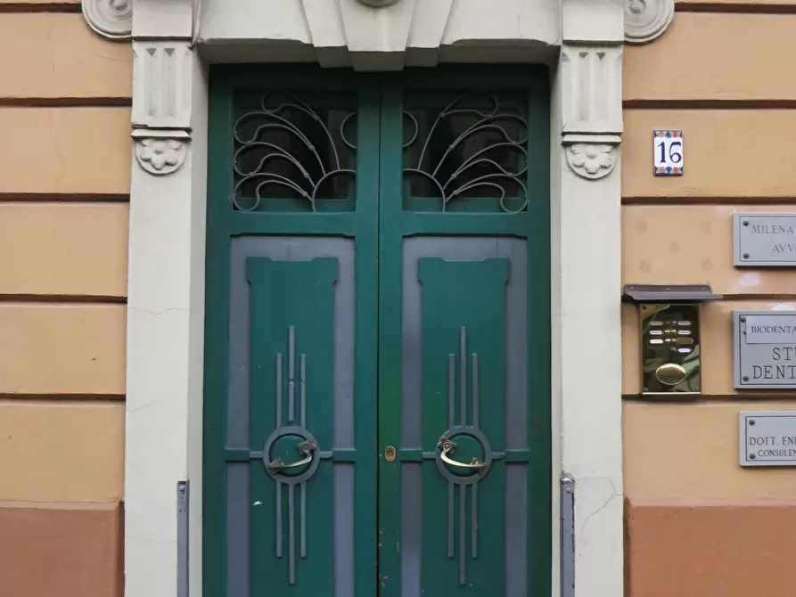 Immagine 20 di Showroom in vendita  a Sarzana