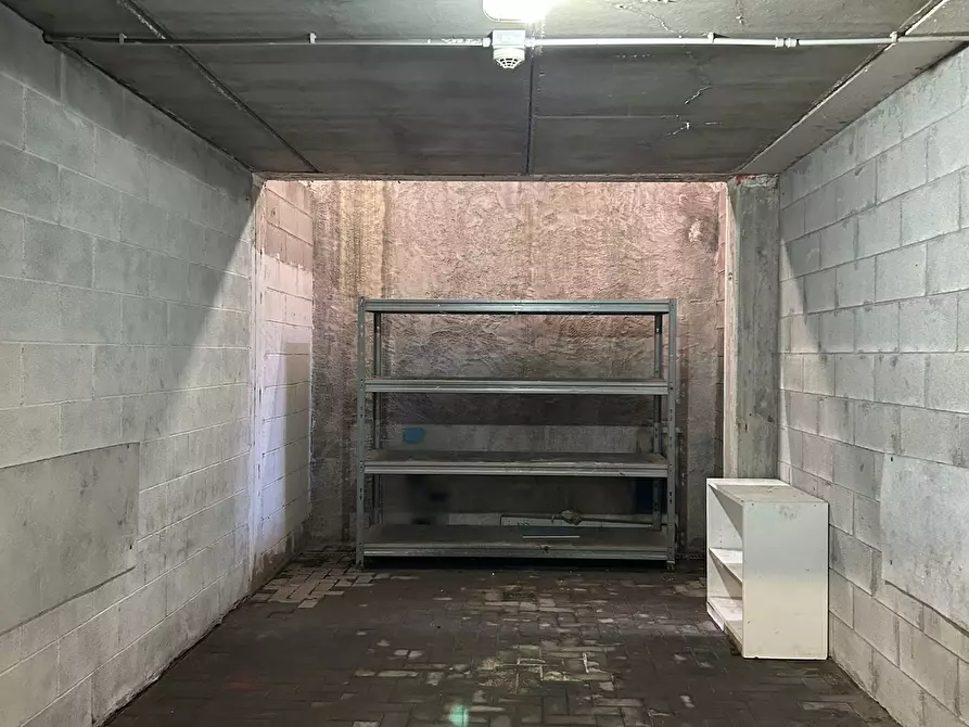 Immagine 2 di Garage in vendita  a Sarzana