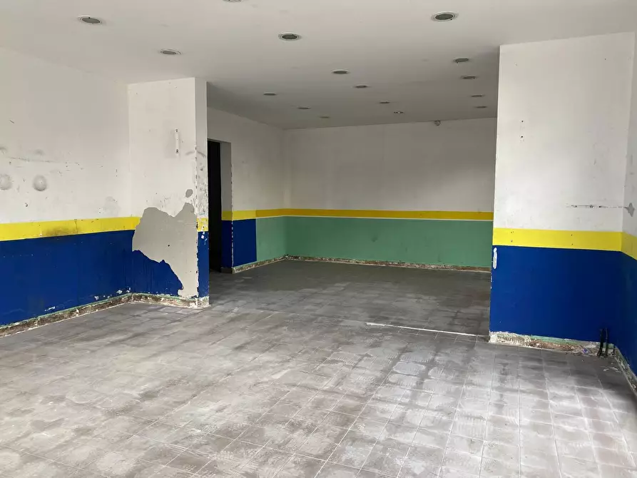 Immagine 5 di Locale commerciale in vendita  a Sarzana