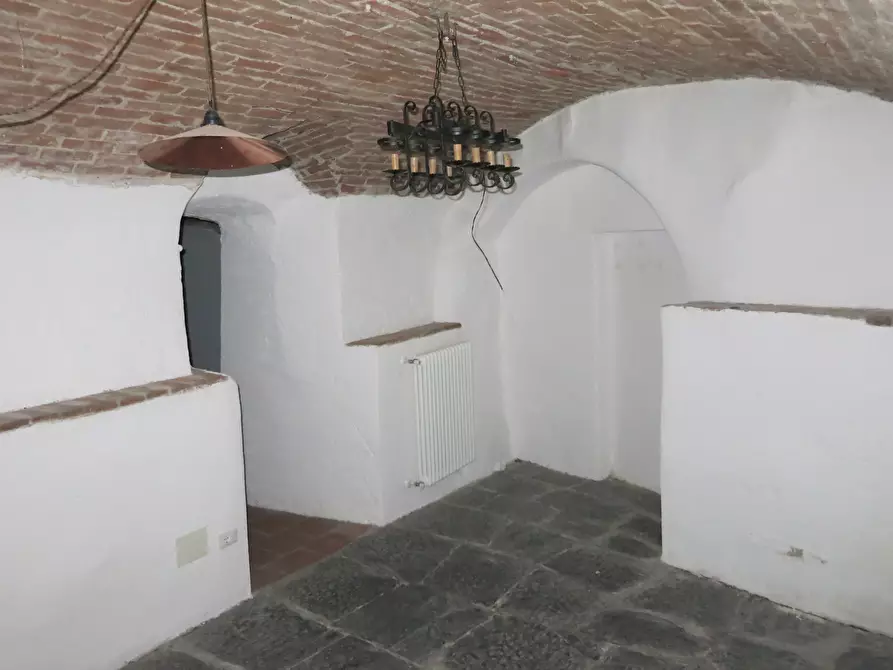 Immagine 8 di Showroom in vendita  a Sarzana