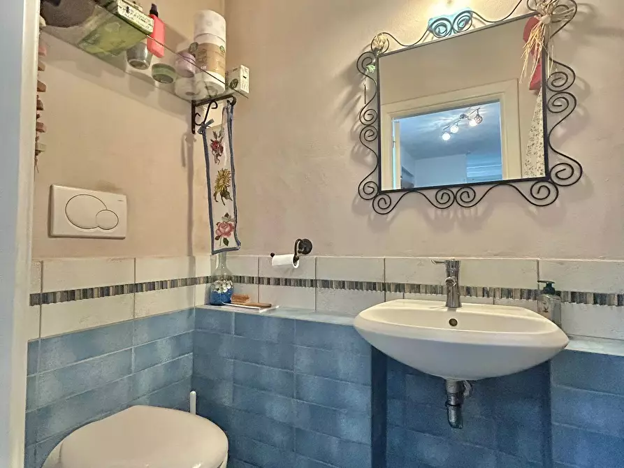 Immagine 22 di Porzione di casa in vendita  a Sarzana