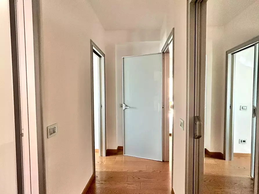 Immagine 21 di Pentalocale in vendita  a Sarzana