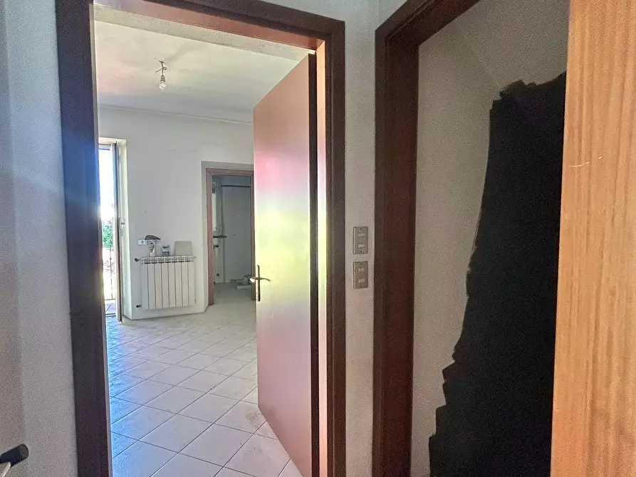 Immagine 10 di Locale commerciale in vendita  a Sarzana