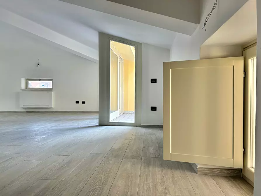 Immagine 4 di Loft/Open space in vendita  a Sarzana
