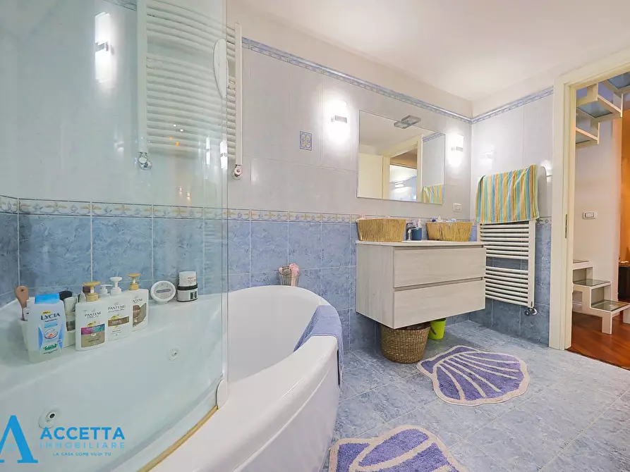 Immagine 19 di Quadrilocale in vendita  in Via Giuseppe Massari 8 a Taranto