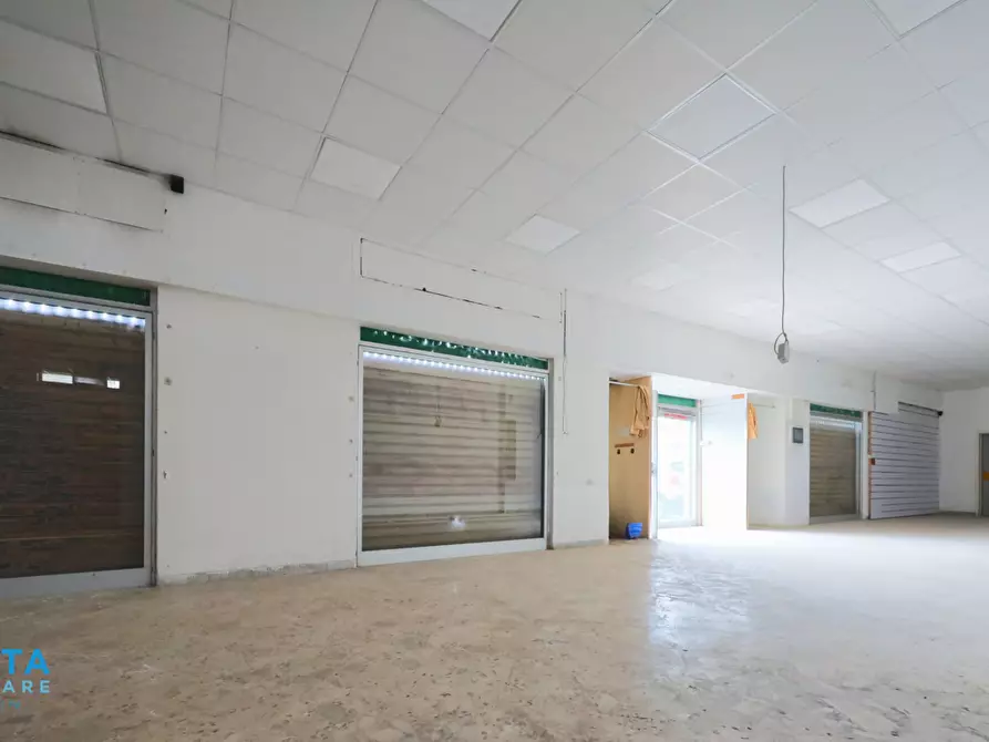 Immagine 21 di Locale commerciale in vendita  in Corso Vittorio Emanuele II 11 a Taranto