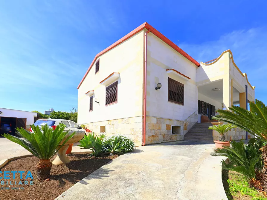 Immagine 1 di Villa in vendita  in Via Murici a Taranto