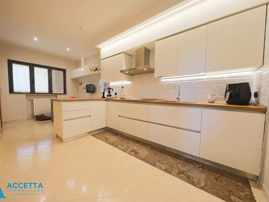 Immagine 4 di Villa in vendita  in Via Cantoni 20 a Taranto