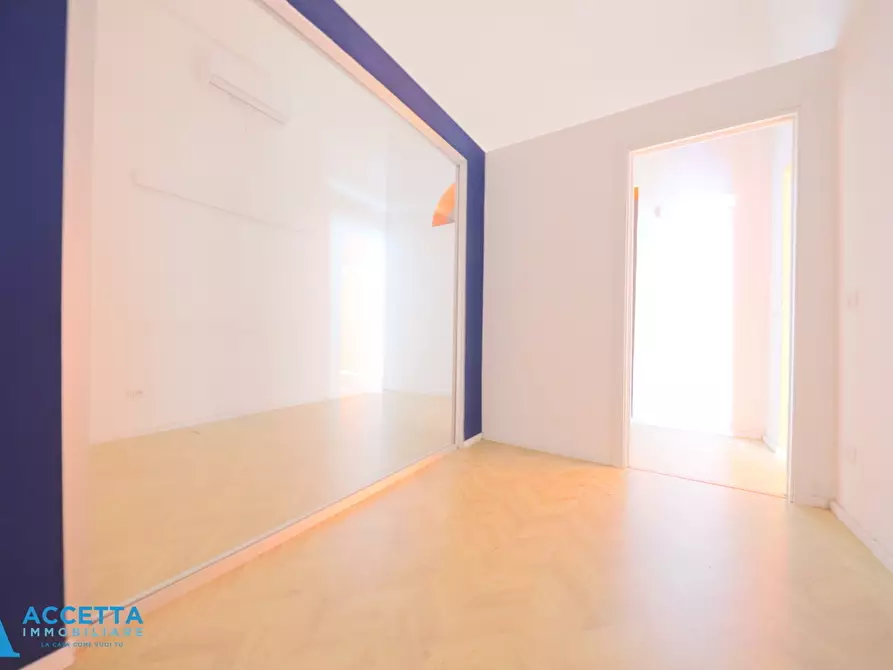 Immagine 11 di Locale commerciale in affitto  in Via Oberdan 31 a Taranto