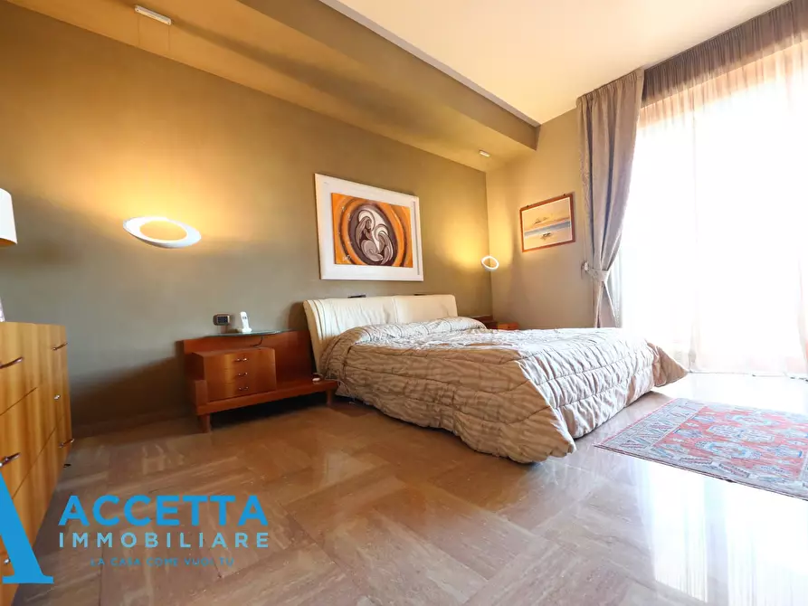 Immagine 13 di Quadrilocale in vendita  in Piazza Giovanni XXIII 13 a Taranto