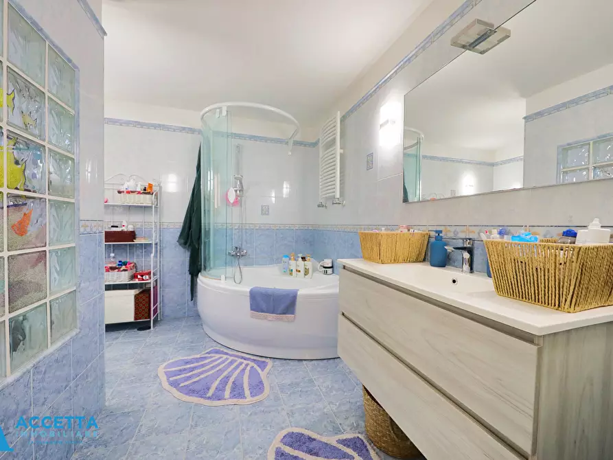 Immagine 17 di Quadrilocale in vendita  in Via Giuseppe Massari 8 a Taranto