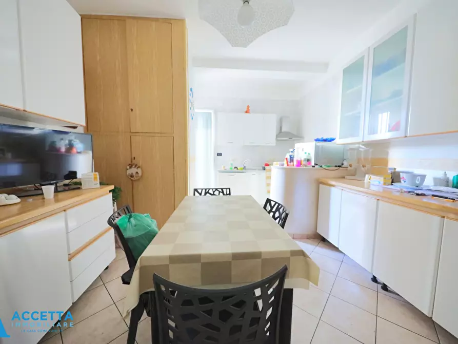 Immagine 8 di Trilocale in vendita  in Via Lupoli 1 a Taranto