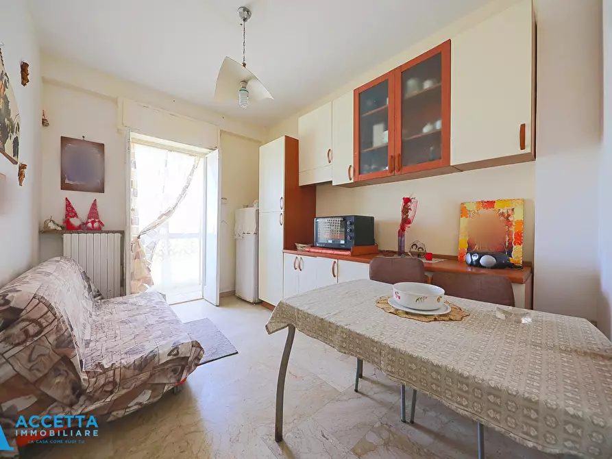 Immagine 10 di Trilocale in vendita  in Viale Liguria 27 a Taranto