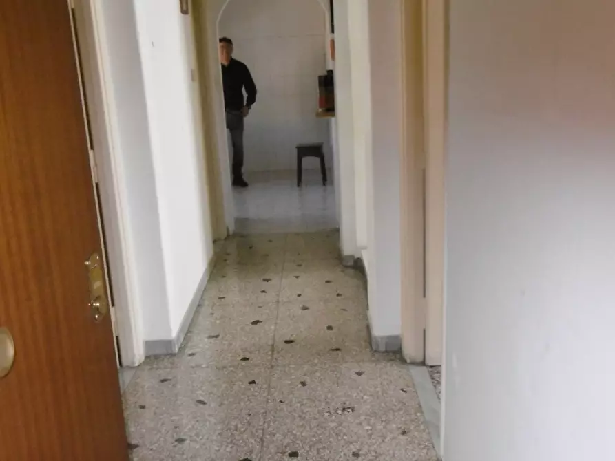 Immagine 3 di Trilocale in vendita  in PIAZZA DEI VISCONTI a Roma