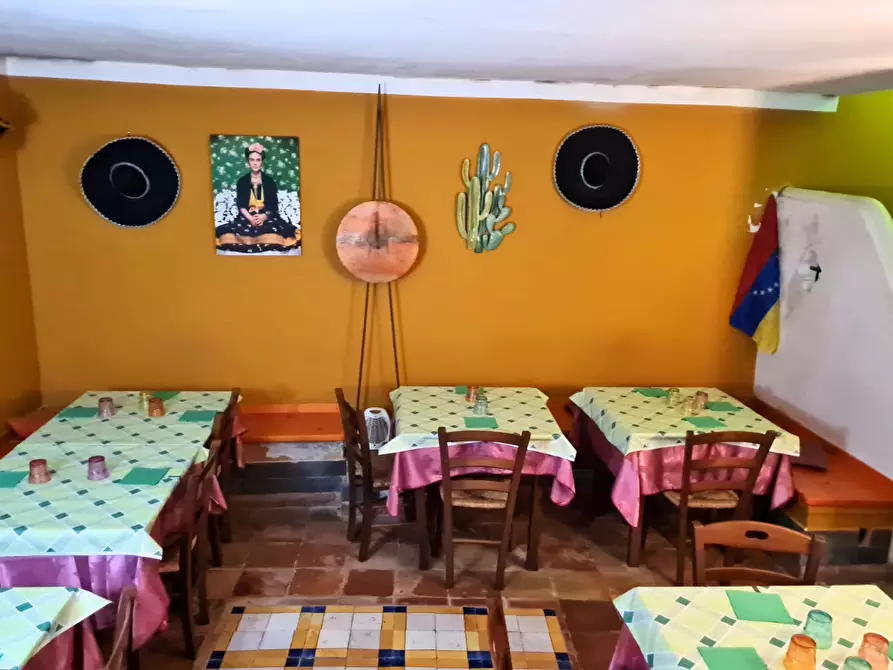 Immagine 4 di Locale commerciale in vendita  in Via fra Giovanni da Salerno 7 a Salerno