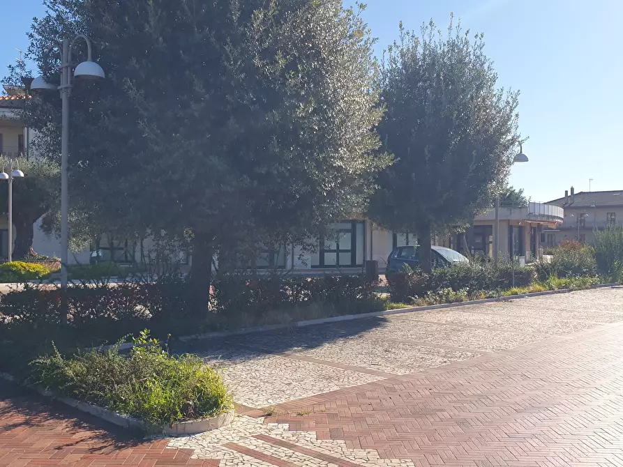 Immagine 19 di Locale commerciale in vendita  in località corno d'oro a Eboli