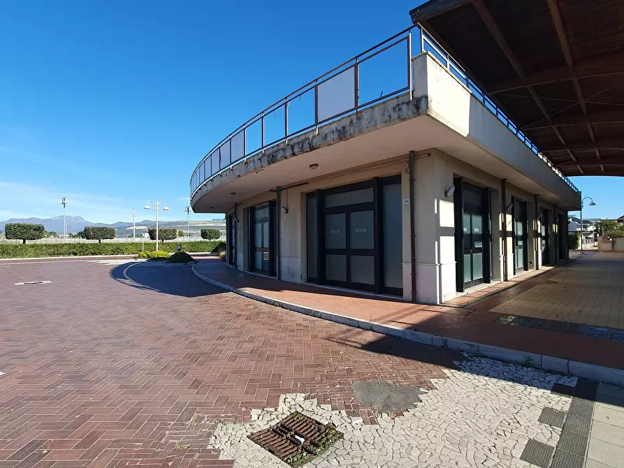 Immagine 10 di Locale commerciale in vendita  in località corno d'oro a Eboli