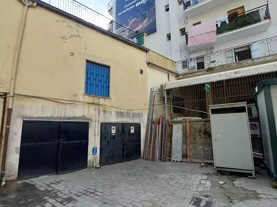 Immagine 1 di Garage in vendita  in Via Picenza 20 a Salerno