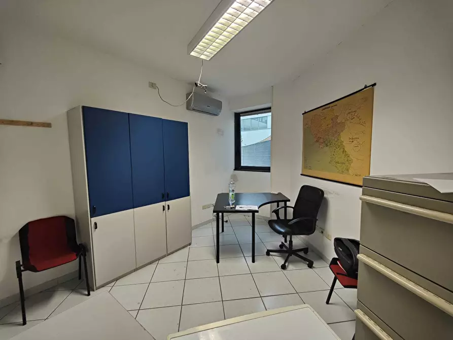 Immagine 10 di Ufficio in vendita  in Via San Leonardo 52 a Salerno