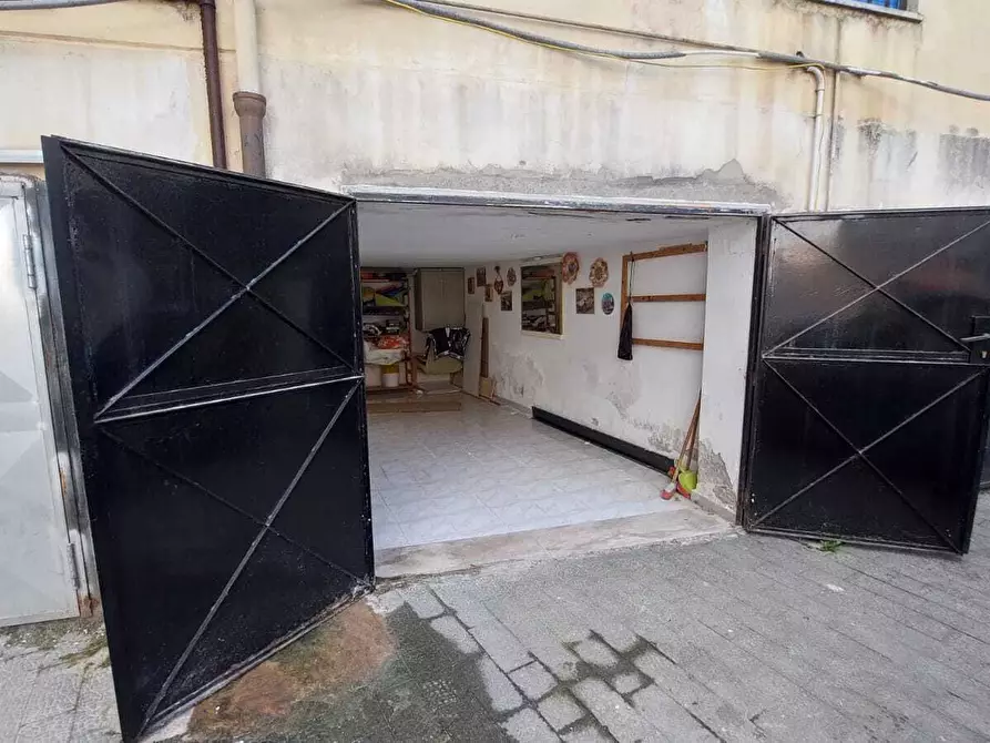 Immagine 4 di Garage in vendita  in Via Picenza 20 a Salerno