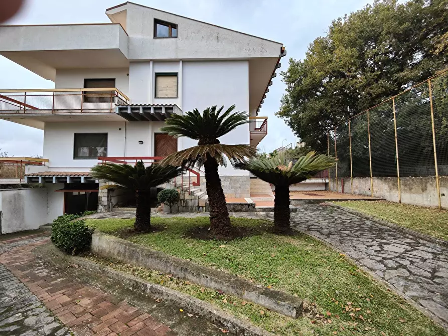 Immagine 1 di Casa trifamiliare in vendita  in Via Casa Scuoppo 4 a Salerno