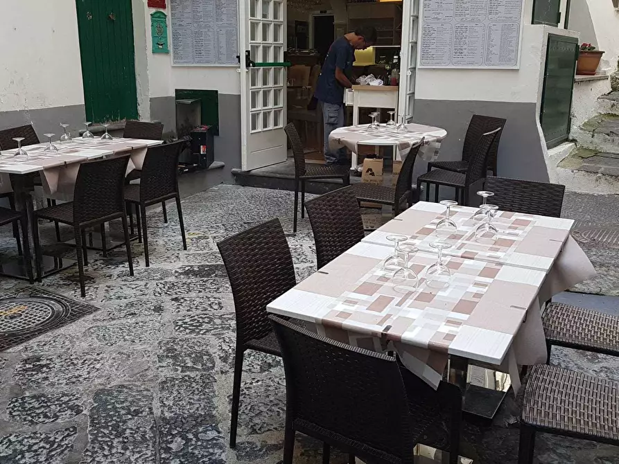 Immagine 5 di Locale commerciale in vendita  in Via Lorenzo D'Amalfi a Amalfi