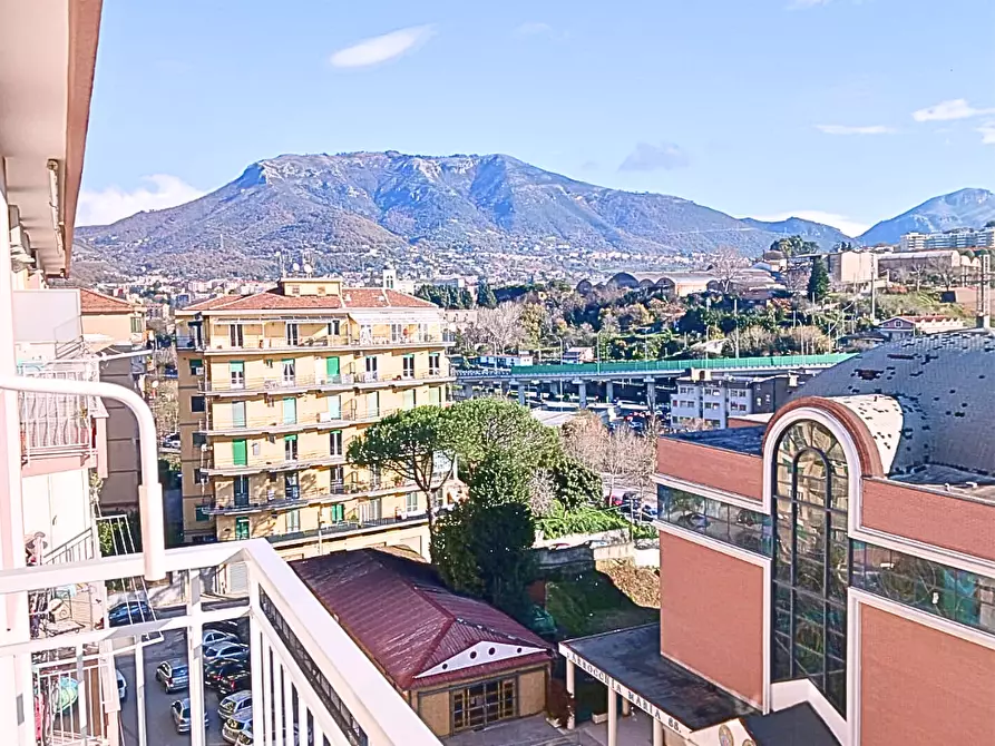 Immagine 4 di Quadrilocale in vendita  in Via Pietro Pennella 5 a Salerno