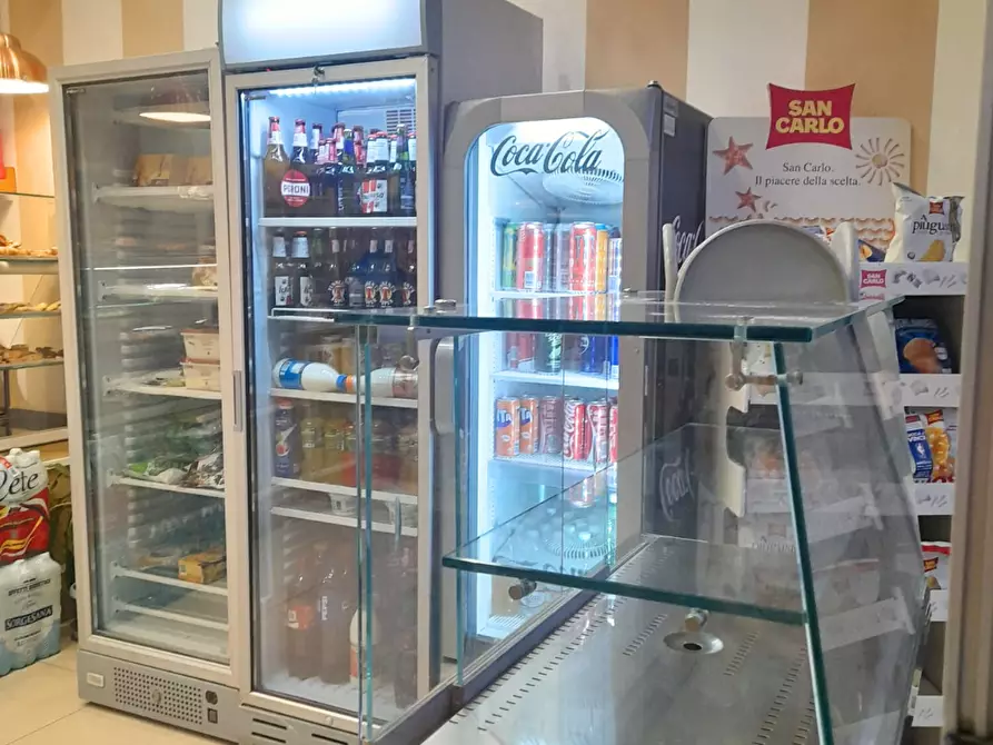 Immagine 4 di Attività commerciale in vendita  in Via martiri d'ungheria a Scafati