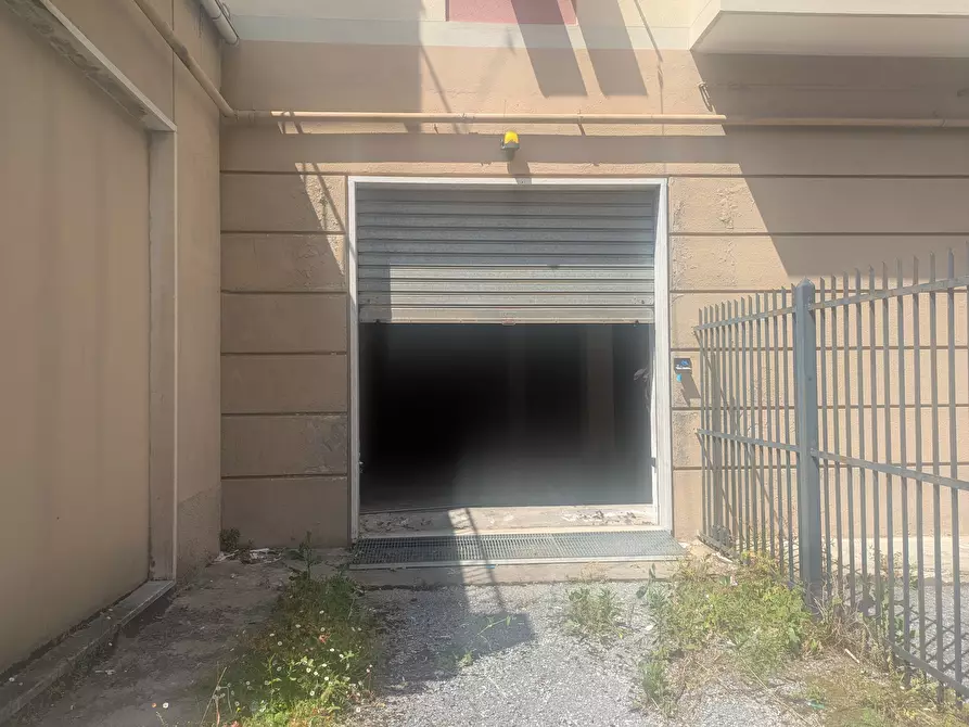 Immagine 1 di Garage in vendita  in Via Pieve di Cadore 18/4 a Genova