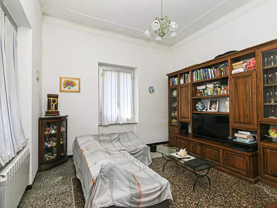 Immagine 23 di Pentalocale in vendita  in Via Val Sugana 9 a Genova
