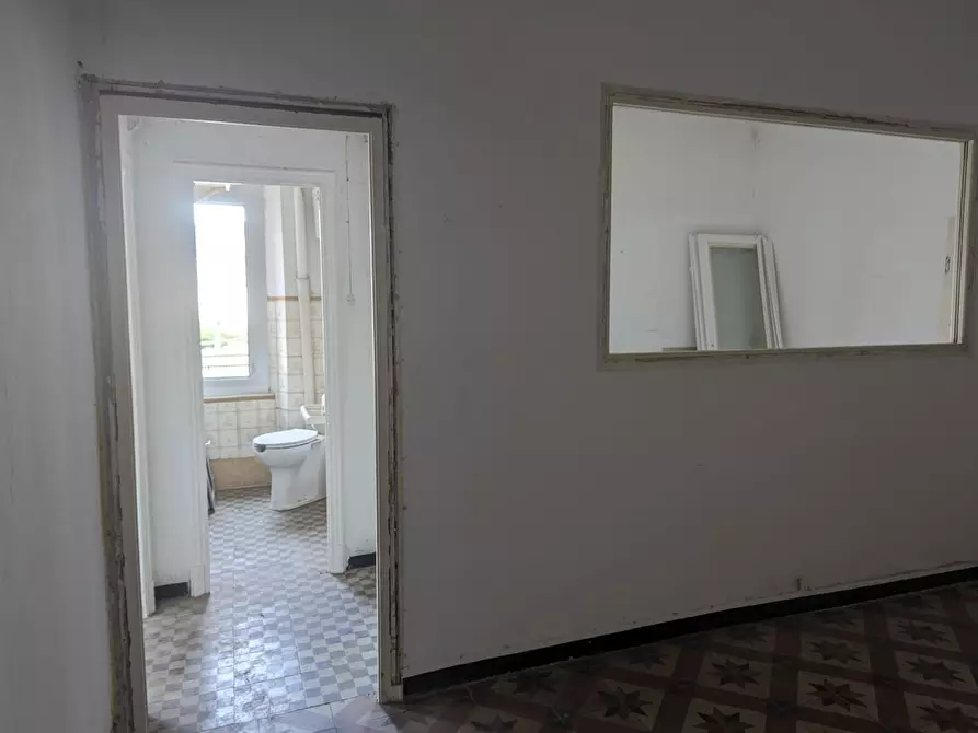 Immagine 5 di Bilocale in vendita  in Via Beata Chiara 18 a Genova