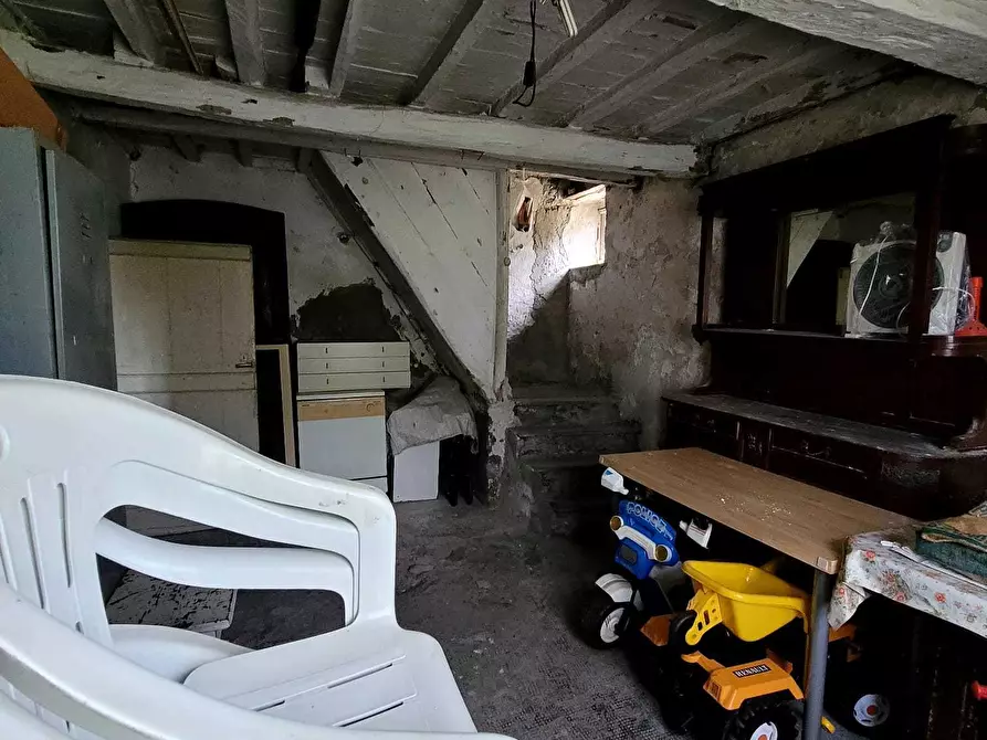 Immagine 57 di Pentalocale in vendita  in Via Campi 7 a Serra Riccò