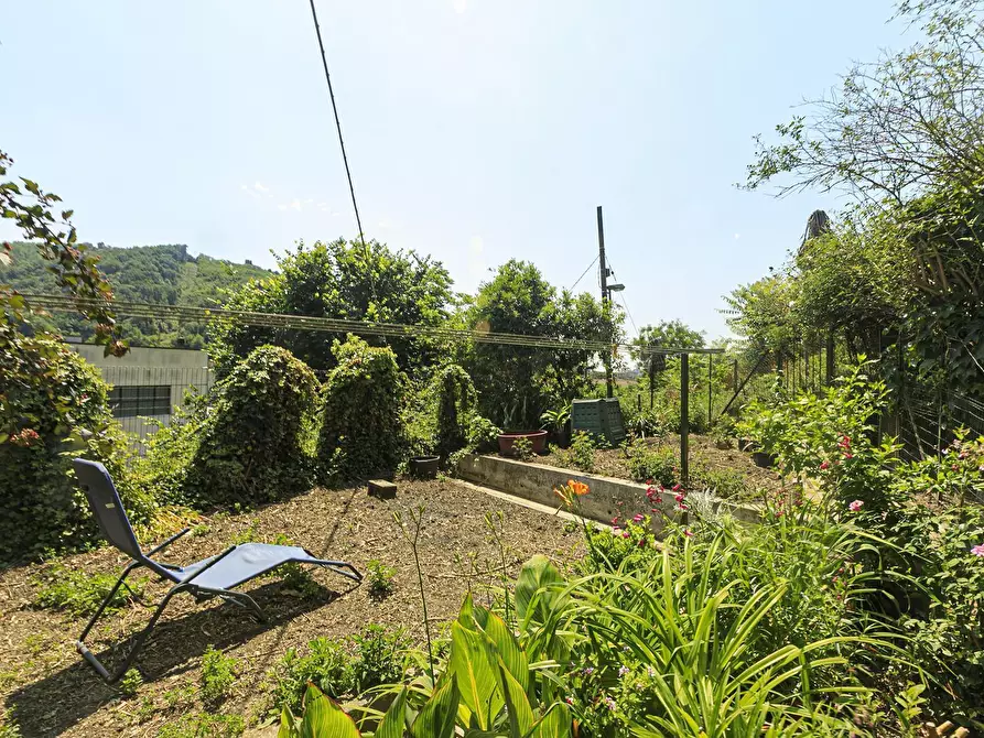 Immagine 35 di Pentalocale in vendita  in Via Val Sugana 9 a Genova