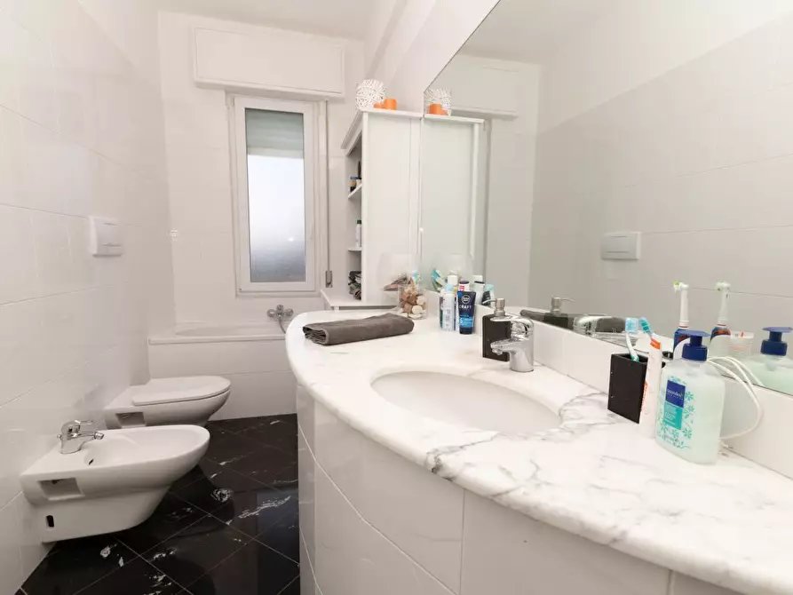 Immagine 41 di Bilocale in vendita  in Via Fratelli Gazzo a Genova