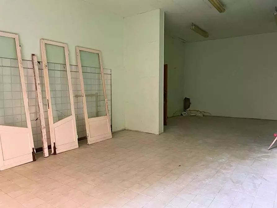 Immagine 6 di Locale commerciale in vendita  a Monte Argentario