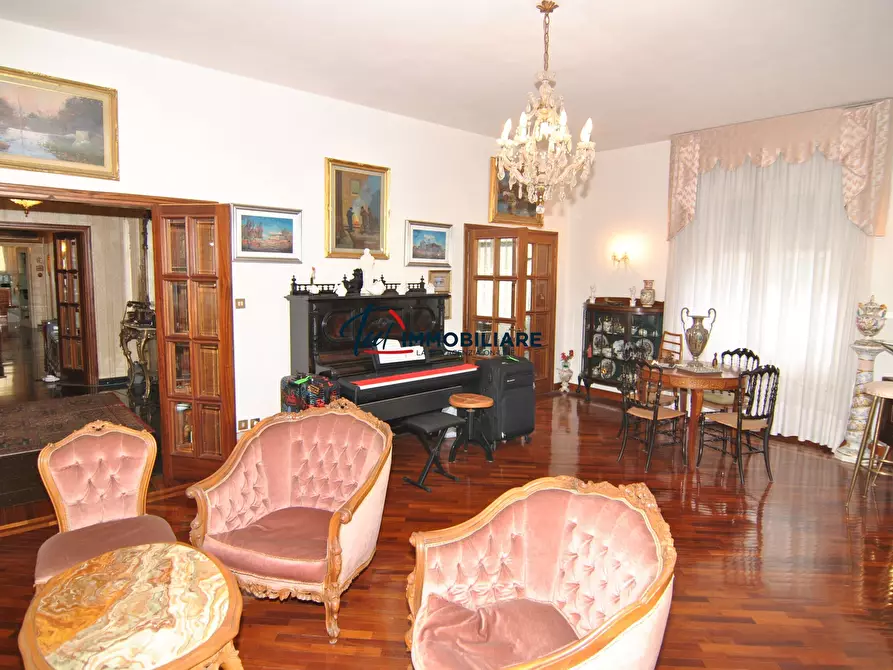Immagine 5 di Pentalocale in vendita  in Viale Fabbricotti 106 a Livorno
