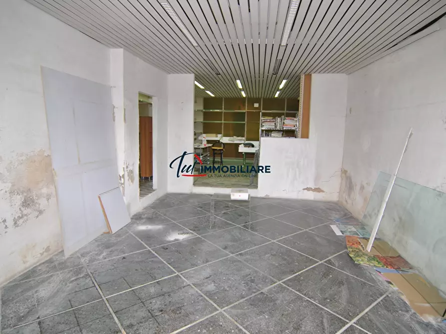 Immagine 16 di Locale commerciale in vendita  in Via del Pettine 5 a Livorno