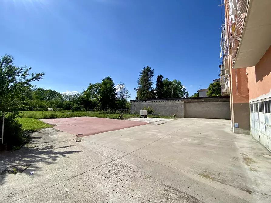 Immagine 5 di Trilocale in vendita  in SP661 16 a Monchiero