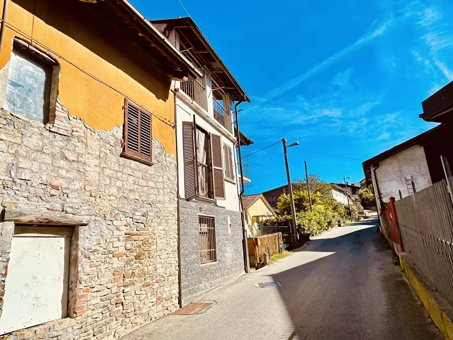 Immagine 3 di Porzione di casa in vendita  in Via Padre Reginaldo Giuliani 10 a Belvedere Langhe