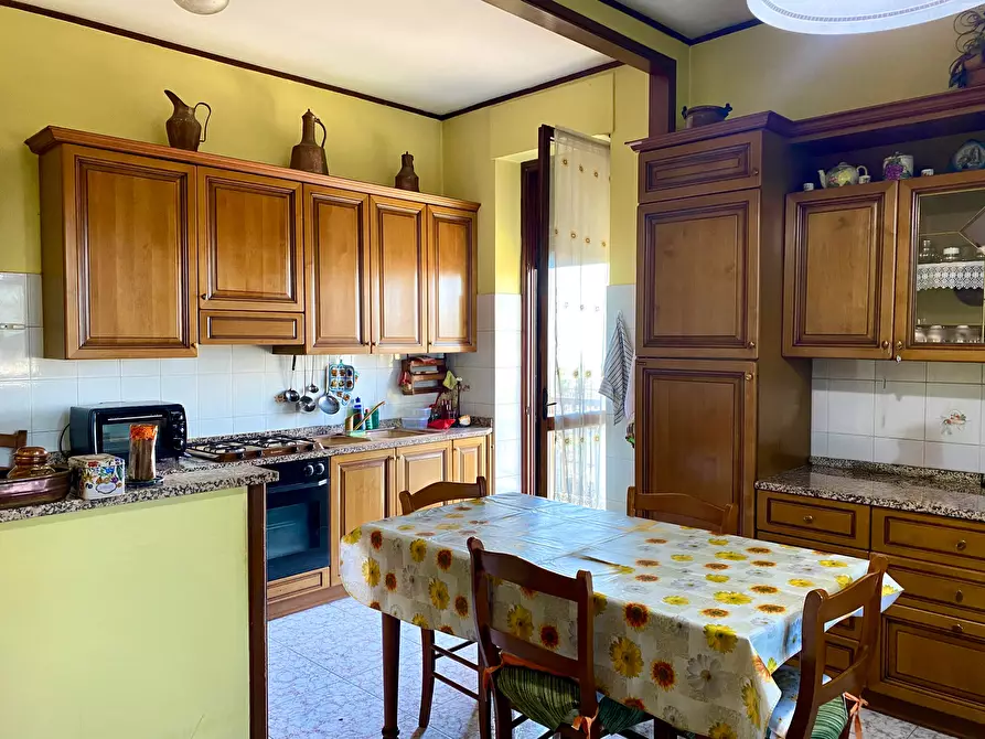 Immagine 5 di Villa in vendita  in via bricco broncio a Serravalle Langhe