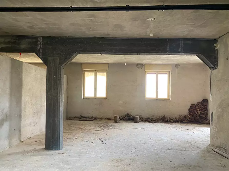 Immagine 15 di Villa in vendita  in Località Leprato 14 a Serravalle Langhe