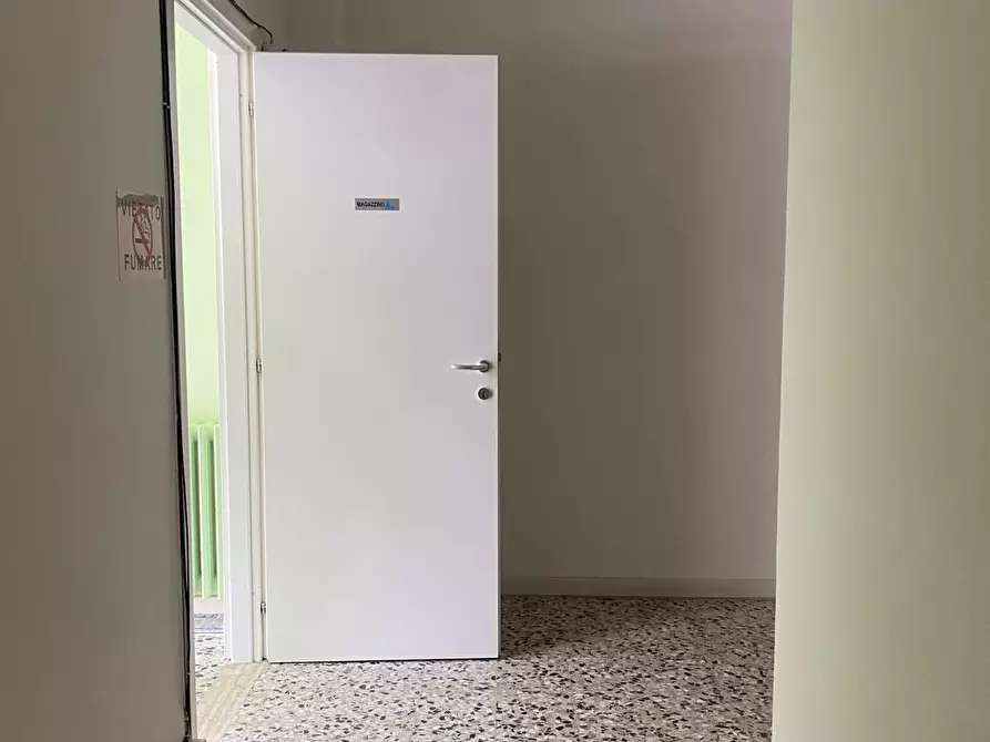 Immagine 10 di Locale commerciale in affitto  in Via Volturno 14 b a Parma